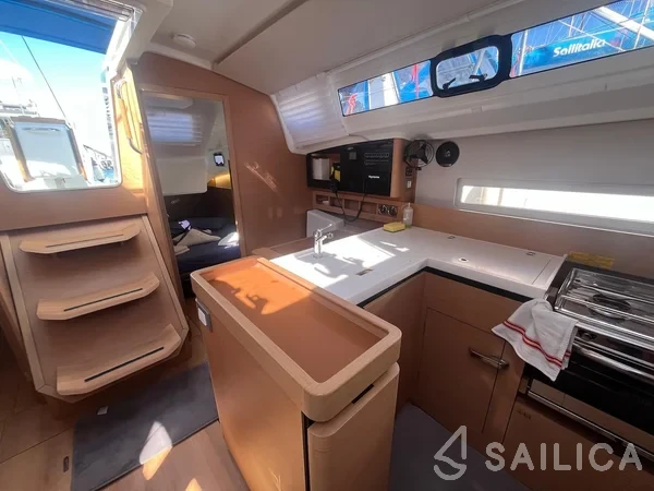 Sun Odyssey 410 - Yacht Charter Sailica