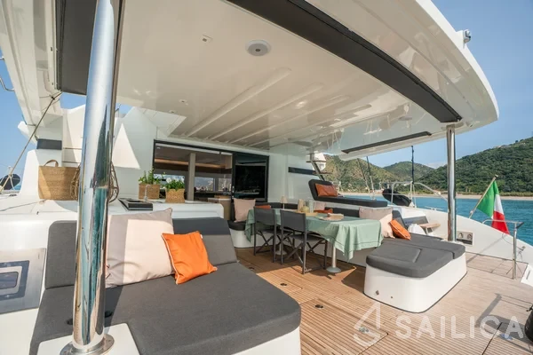 Lagoon 55 - Yacht Charter Sailica