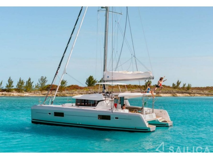 Lagoon 42 - Yacht Charter Sailica