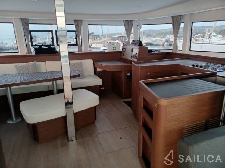 Lagoon 42 - Photo #13 Lagoon 42 - Yacht Charter Sailica