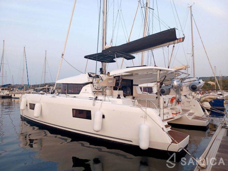 Lagoon 42 - Photo #12 Lagoon 42 - Yacht Charter Sailica