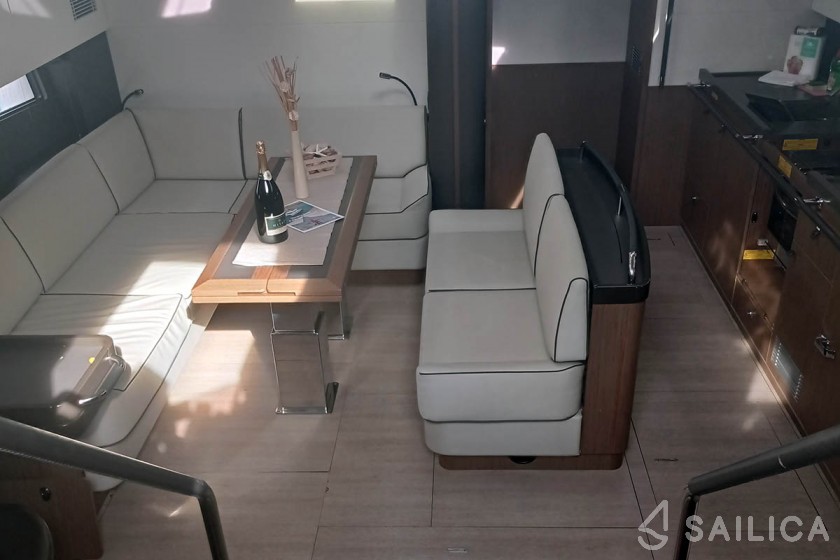 Oceanis 62 - Yacht Charter Sailica