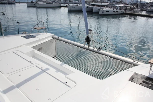 Astréa 42 - Yacht Charter Sailica