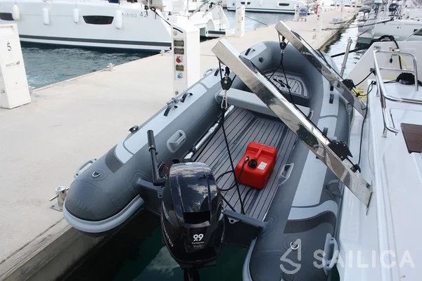 Astréa 42 - Yacht Charter Sailica