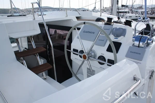 Astréa 42 - Yacht Charter Sailica