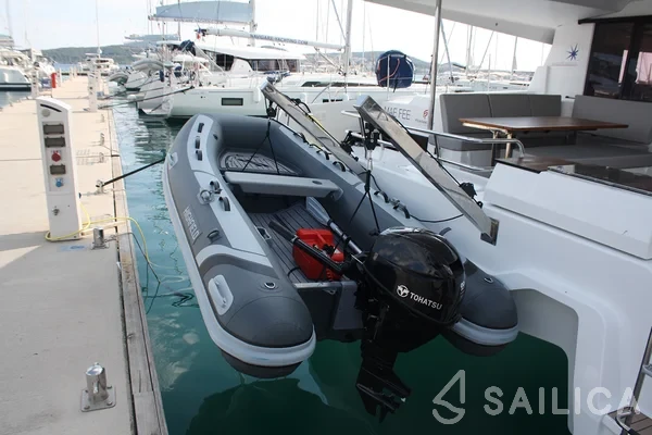 Astréa 42 - Yacht Charter Sailica