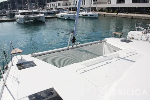 Astréa 42 - Yacht Charter Sailica