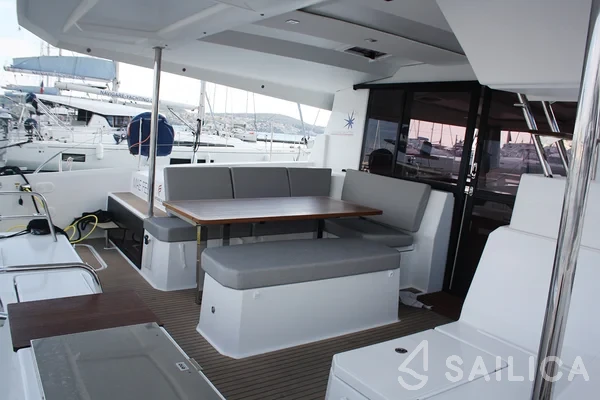 Astréa 42 - Yacht Charter Sailica