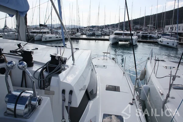 Astréa 42 - Yacht Charter Sailica