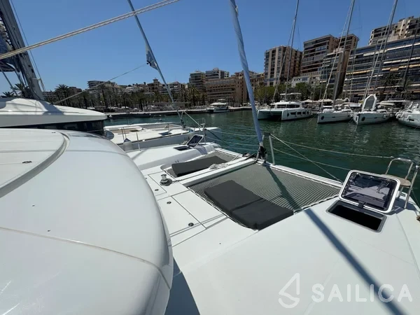 Lagoon 42 - Yacht Charter Sailica