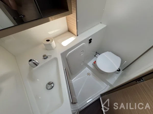 Lagoon 42 - Yacht Charter Sailica