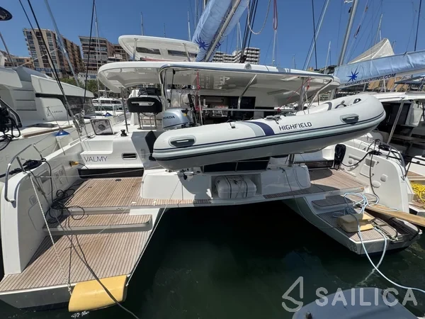 Lagoon 42 - Yacht Charter Sailica