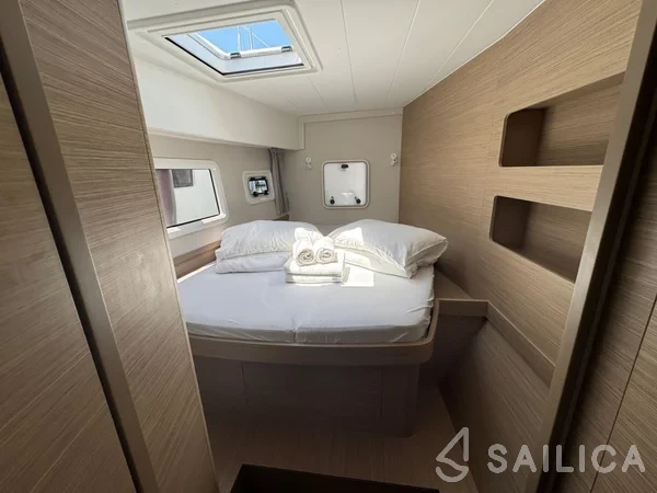 Lagoon 42 - Yacht Charter Sailica
