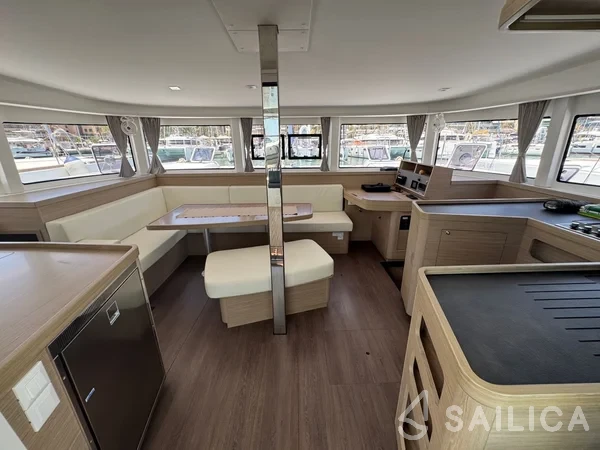 Lagoon 42 - Yacht Charter Sailica