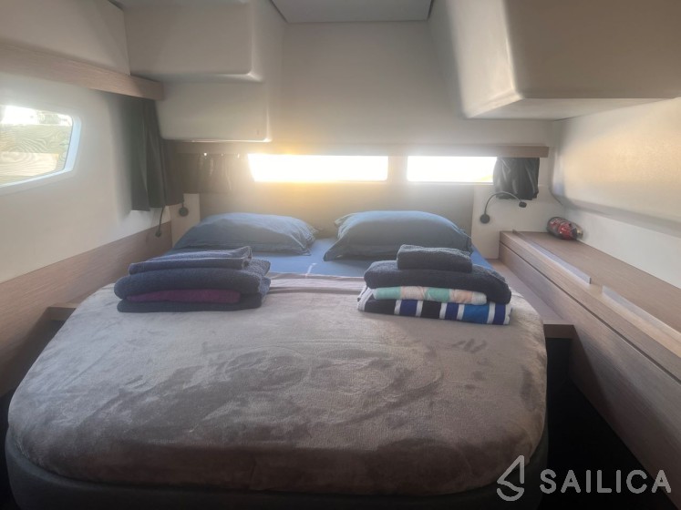 Isla 40 - Yacht Charter Sailica