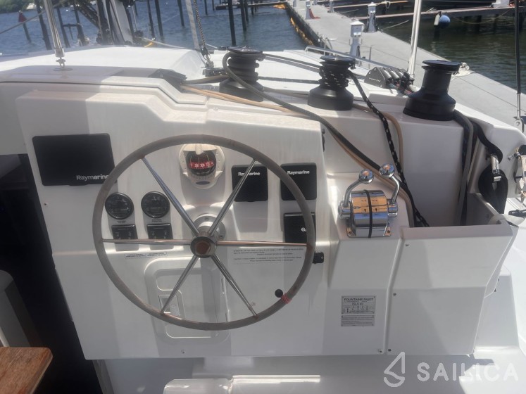 Isla 40 - Yacht Charter Sailica