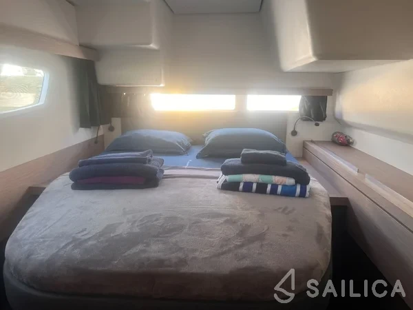 Isla 40 - Yacht Charter Sailica