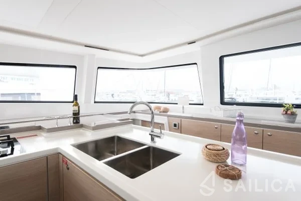 Bali 5.4. - Yacht Charter Sailica