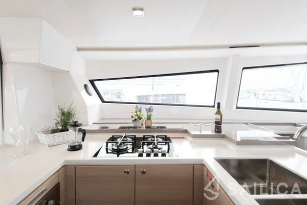 Bali 5.4. - Yacht Charter Sailica