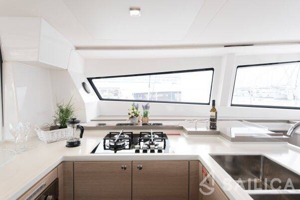 Bali 5.4. - Yacht Charter Sailica