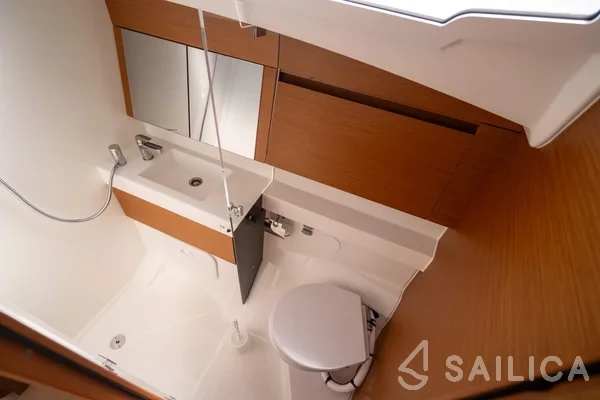 Sun Odyssey 410 - Yacht Charter Sailica