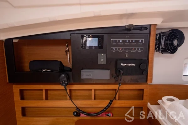 Sun Odyssey 410 - Yacht Charter Sailica