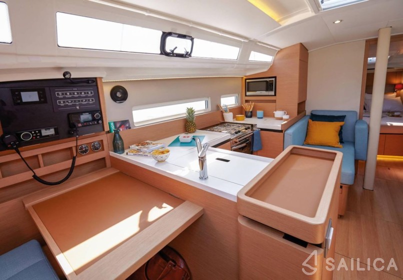 Sun Odyssey 410 - Yacht Charter Sailica