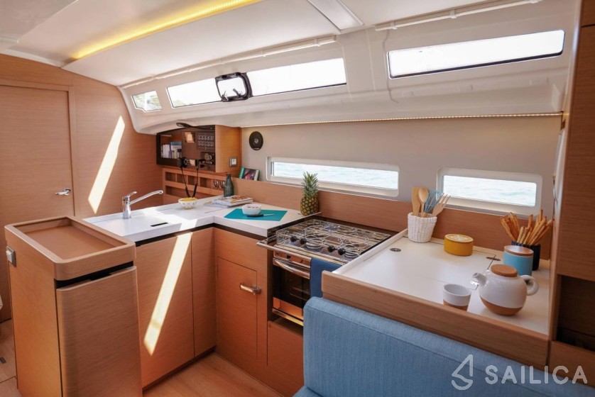 Sun Odyssey 410 - Yacht Charter Sailica