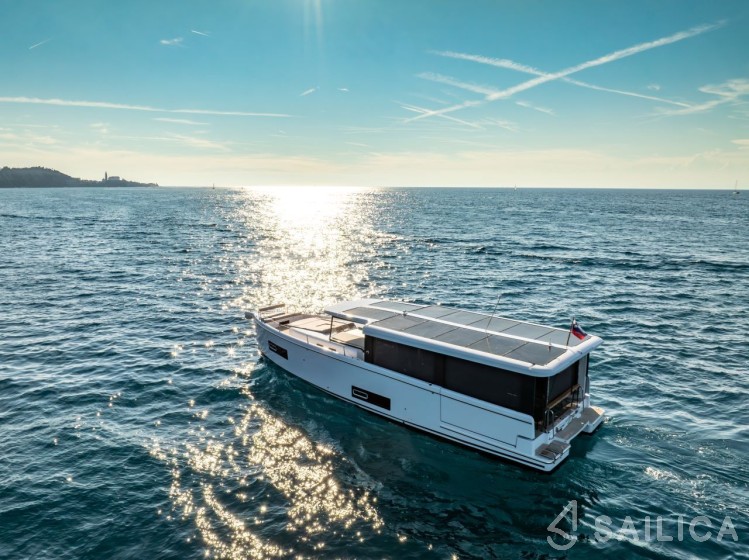 Custom Built - Yacht Charter Sailica