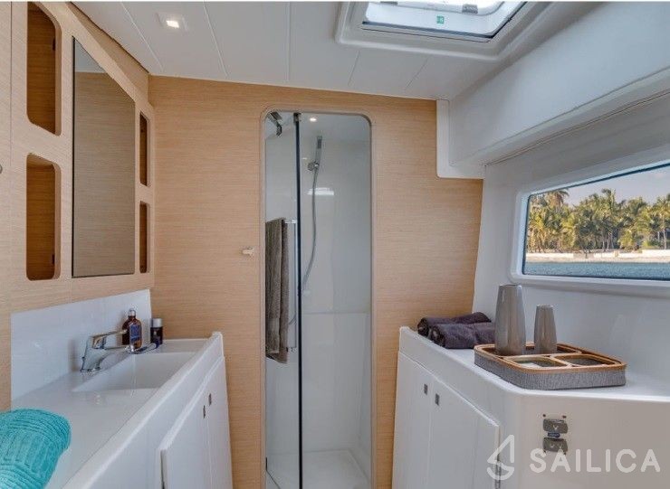 Lagoon 42 - Yacht Charter Sailica