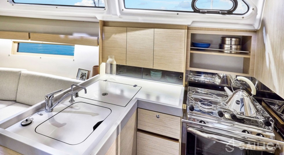 Oceanis 34.1 - Yacht Charter Sailica
