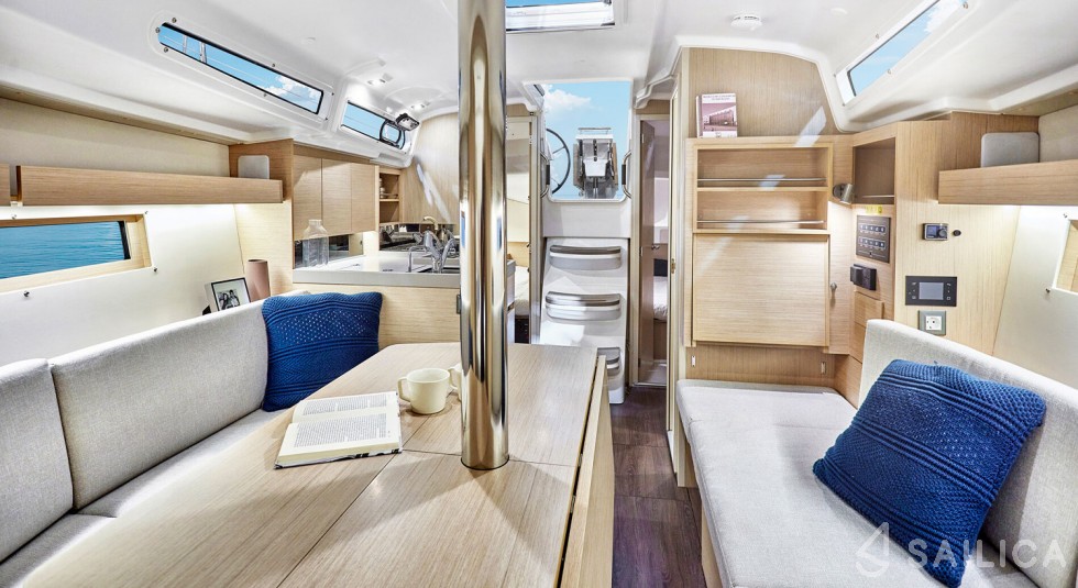 Oceanis 34.1 - Yacht Charter Sailica