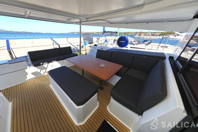Elba 45 - Yacht Charter Sailica