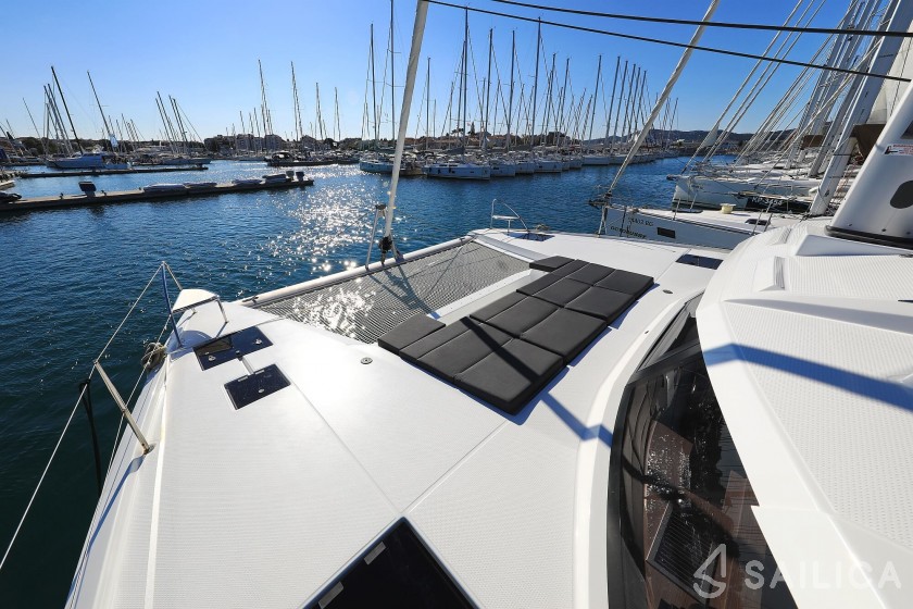 Elba 45 - Yacht Charter Sailica