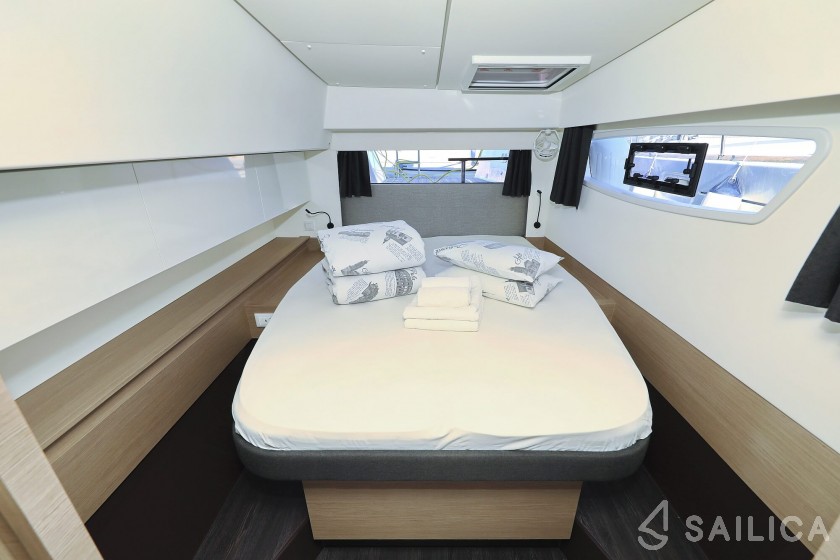 Elba 45 - Yacht Charter Sailica