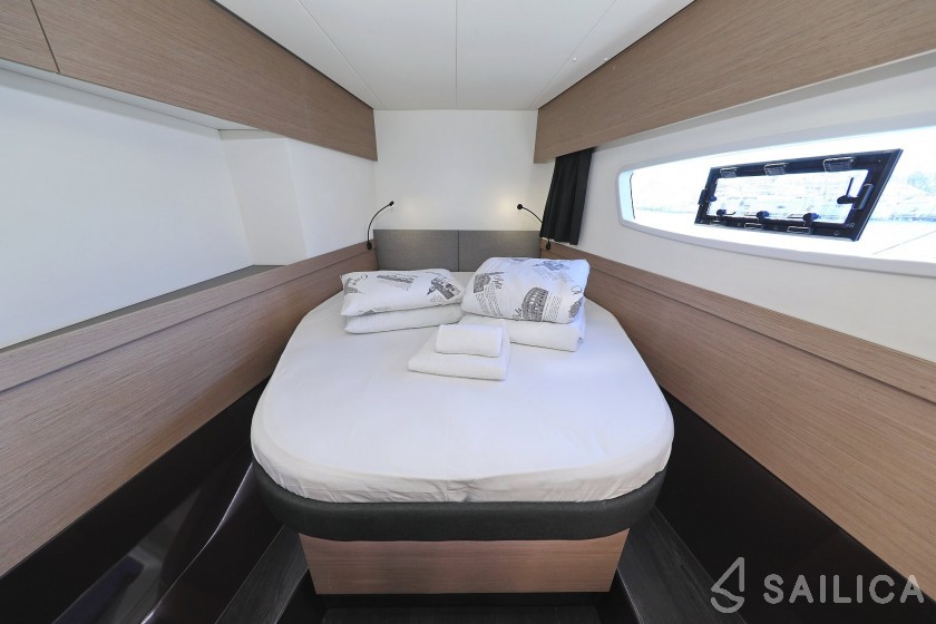 Elba 45 - Yacht Charter Sailica