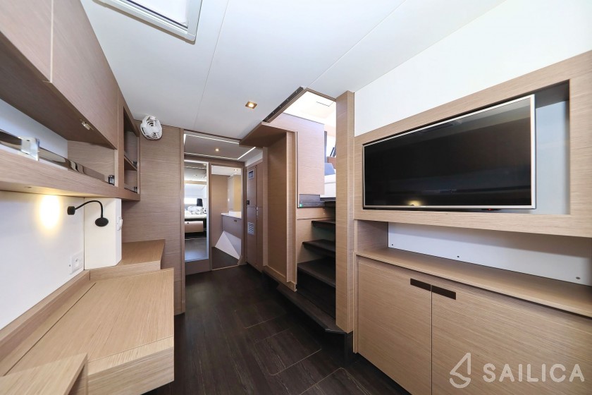 Elba 45 - Yacht Charter Sailica