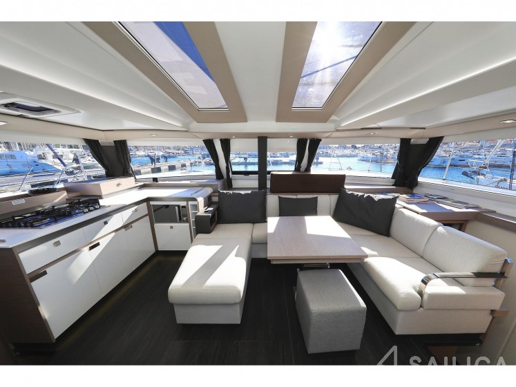Elba 45 - Yacht Charter Sailica