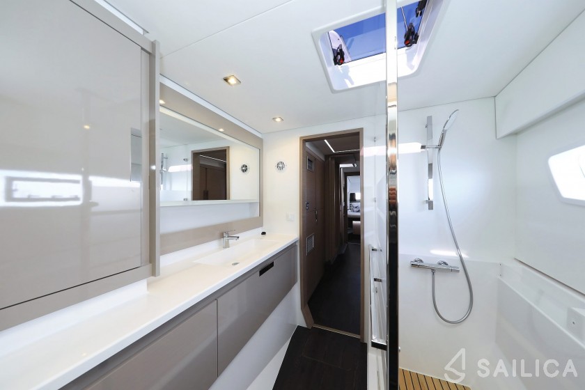 Elba 45 - Yacht Charter Sailica