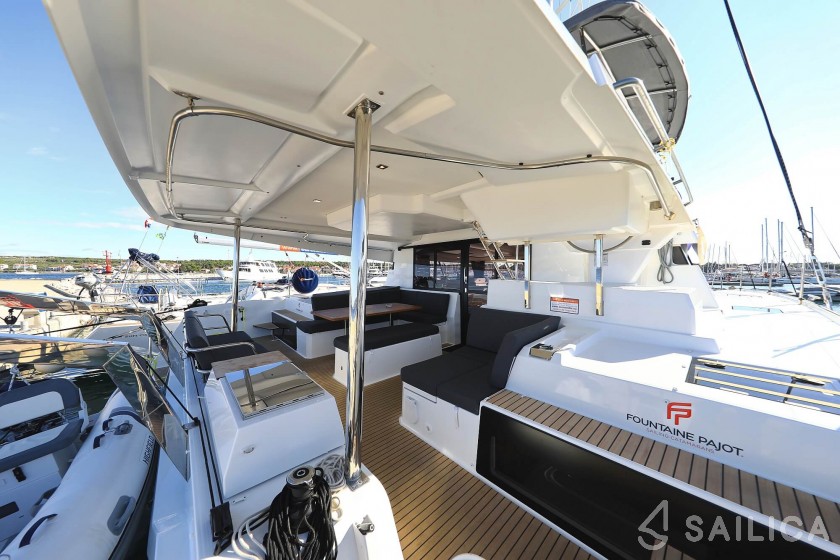 Elba 45 - Yacht Charter Sailica