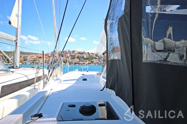 Lagoon 43 Power - Yacht Charter Sailica
