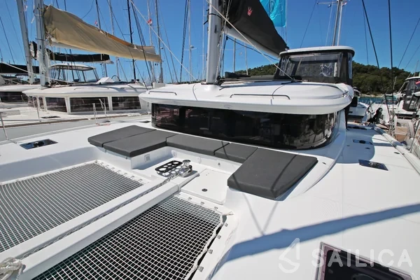 Lagoon 43 Power - Yacht Charter Sailica