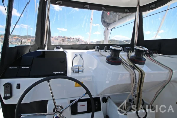 Lagoon 43 Power - Yacht Charter Sailica