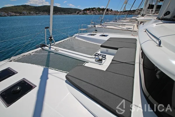 Lagoon 43 Power - Yacht Charter Sailica