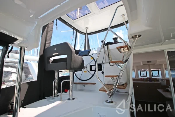Lagoon 43 Power - Yacht Charter Sailica