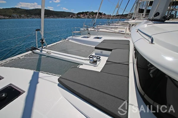 Lagoon 43 Power - Yacht Charter Sailica