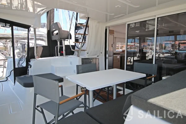 Lagoon 43 Power - Yacht Charter Sailica