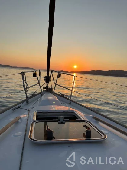 Oceanis 41.1 - Yacht Charter Sailica