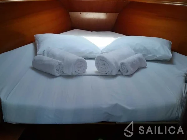 Oceanis 41.1 - Yacht Charter Sailica