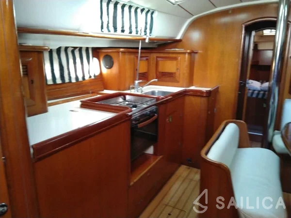 Oceanis 41.1 - Yacht Charter Sailica